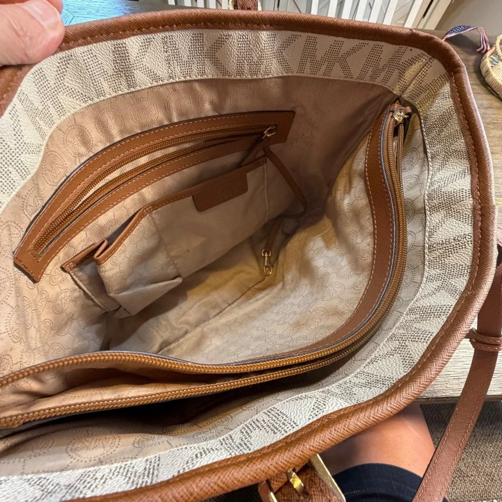 Michael Kors Jet Set Signature Monogram Tote Bag Vanilla Acorn Gold Hardware - Picture 7 of 13